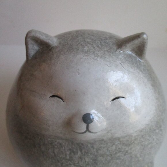 *Sly Charming Kitten Cat Gray and White Speckled Ceramic Sculpture - Picture 4 of 4